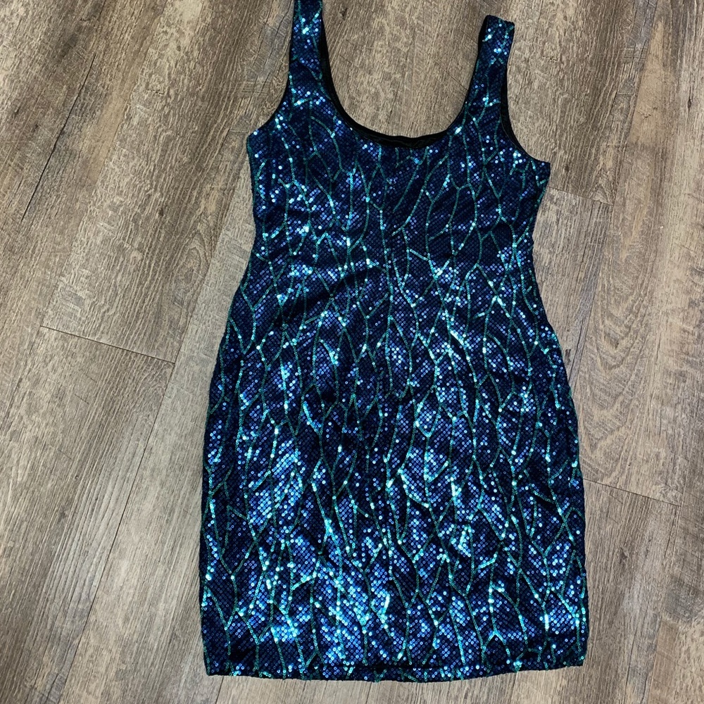 LILY ROSE SPARKLY SEQUIN MINI DRESS SIZE MEDIUM